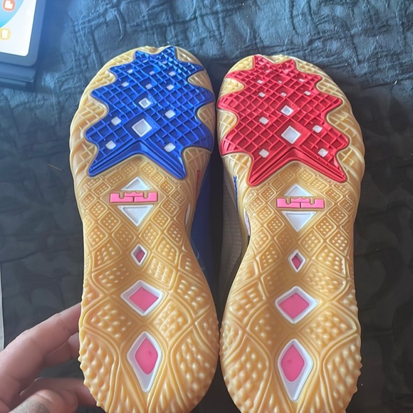 LeBron  Spacejam 18s - Picture 2 of 9